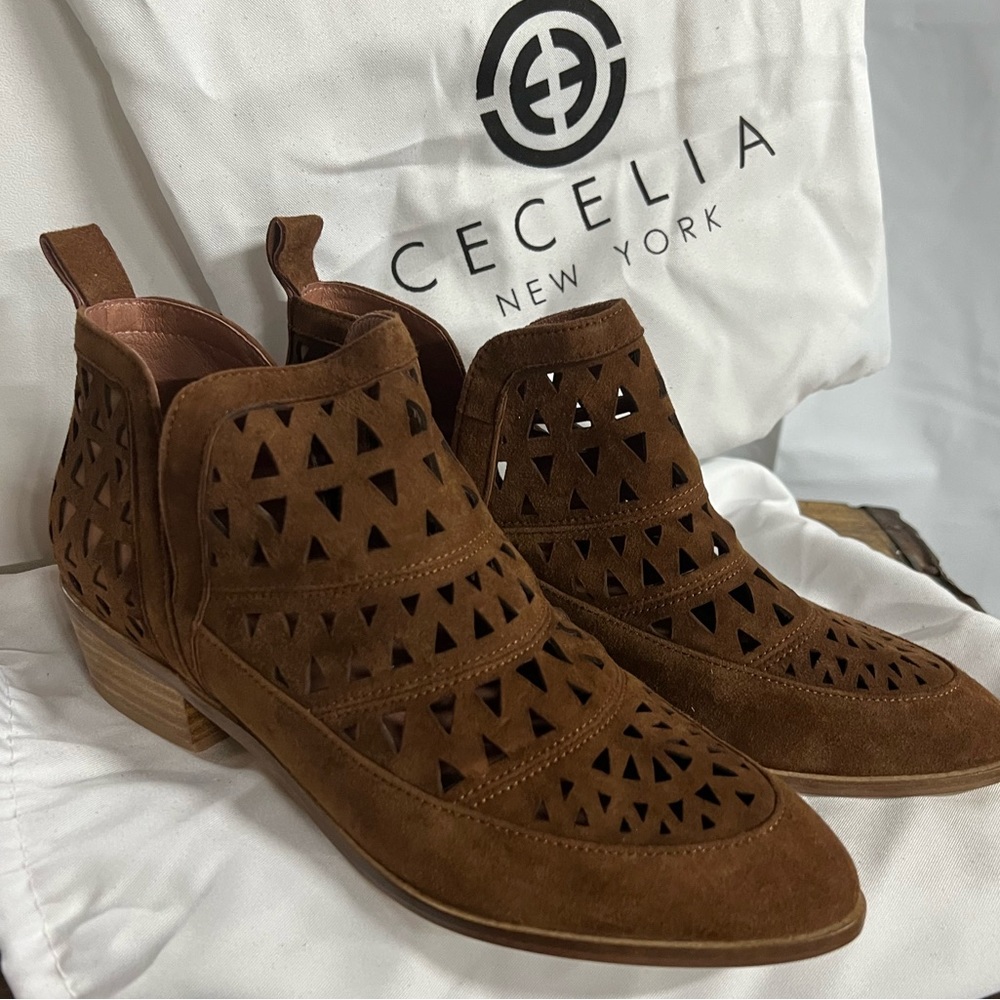 CECILIA of New York Suede Leather Booties. NEW! Size 7